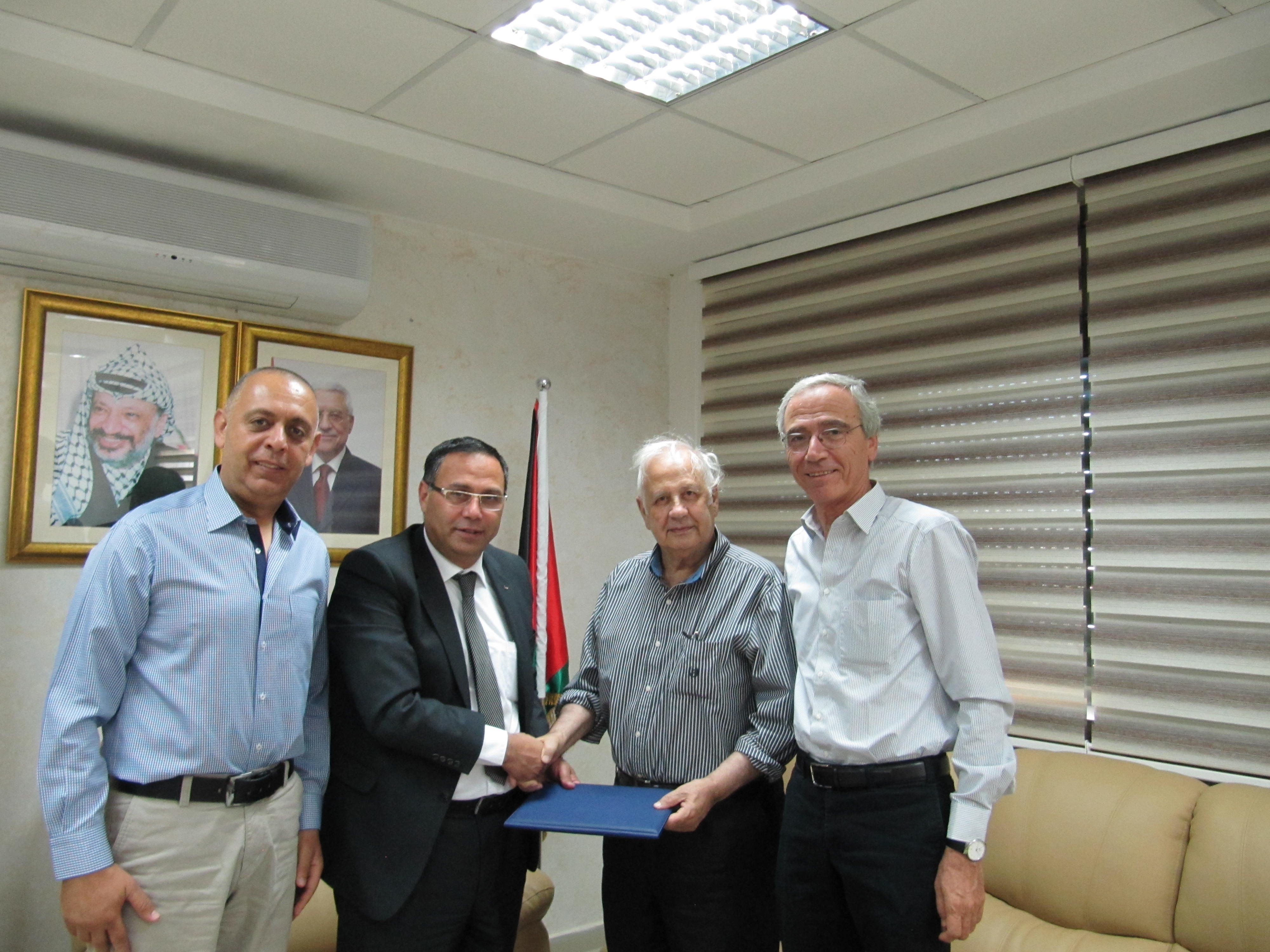 توقيع إتفاقية انضمام موظفي لجنة الإنتخابات المركزية وانتفاعهم بأحكام قانون التقاعد العام رقم 7 لسنة 2005