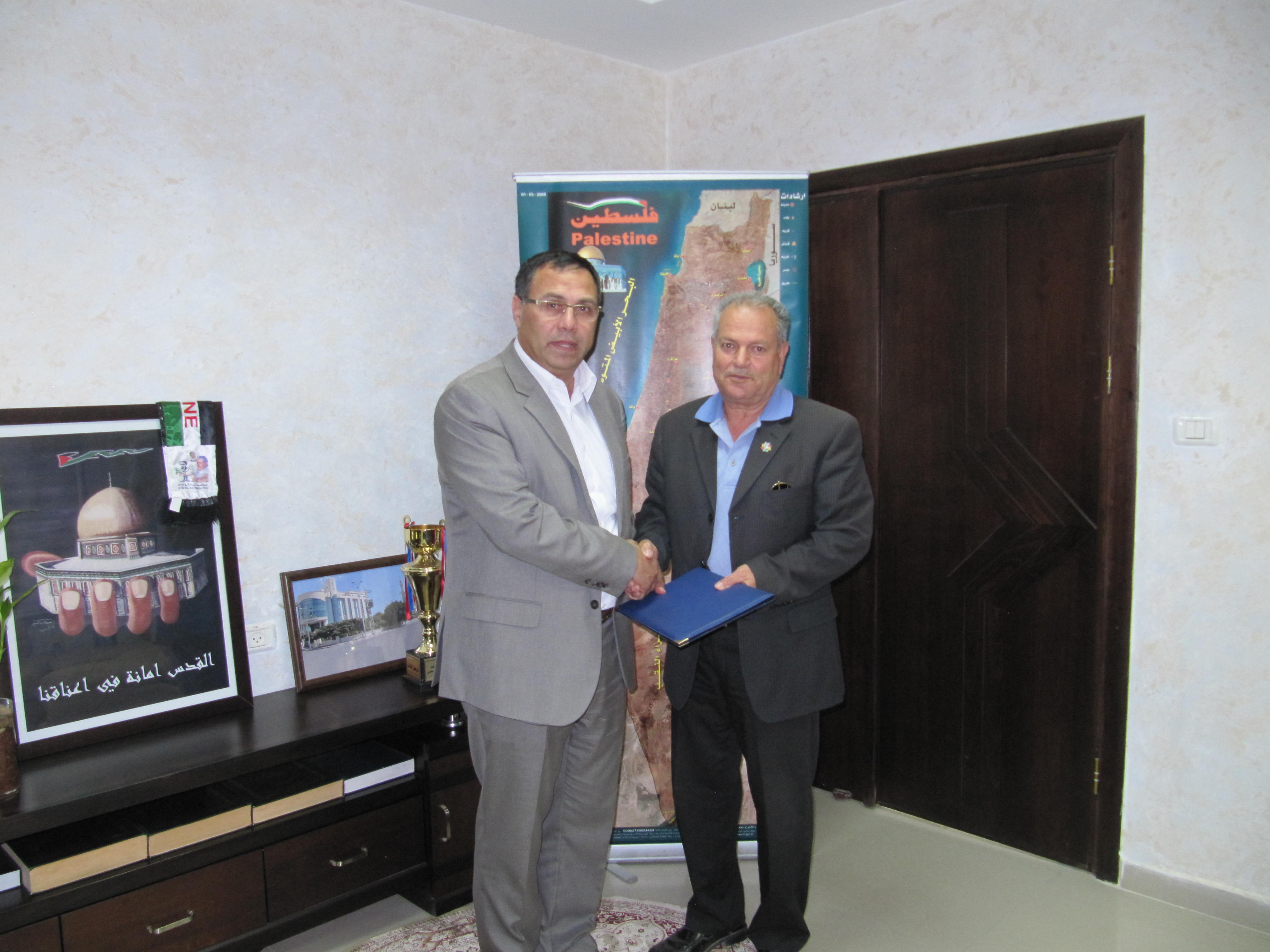 توقيع إتفاقية انضمام موظفي بلدية سلواد وانتفاعهم بأحكام قانون التقاعد العام رقم 7 لسنة 2005