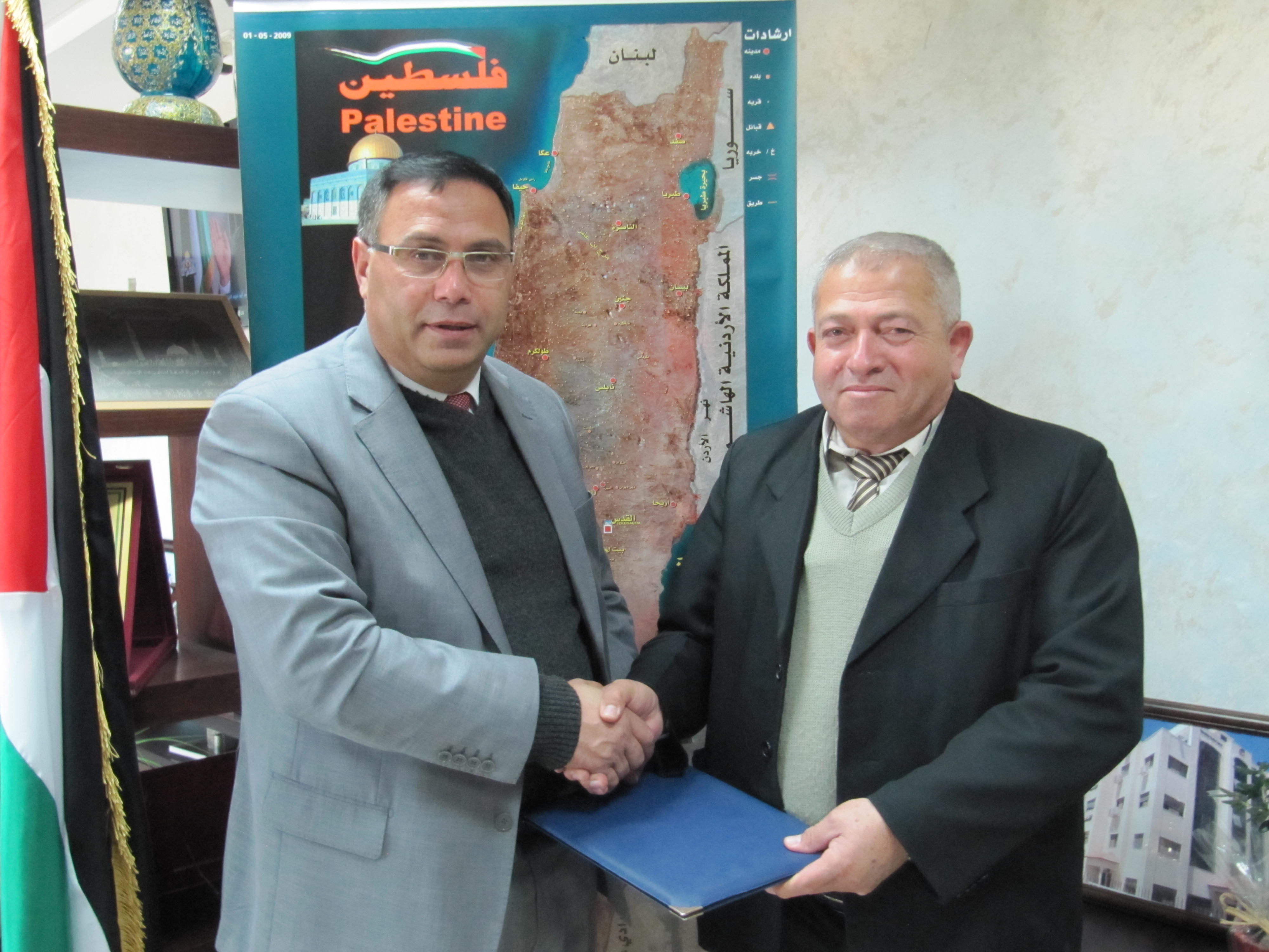 توقيع إتفاقية انضمام موظفي مجلس قروي دير شرف وانتفاعهم بأحكام قانون التقاعد العام رقم 7 لسنة 2005